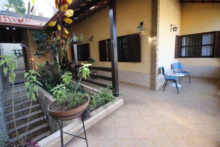 Casa à venda com 160m², 3 quartos e 8 vagasQuintal