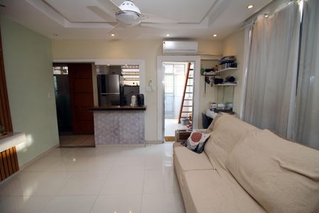 Apartamento à venda com 80m², 2 quartos e sem vagaSala