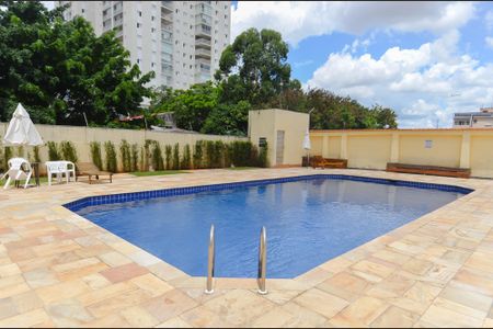 Apartamento à venda com 90m², 3 quartos e 2 vagas Apartamento à venda com 90m², 3 quartos e 2 vagasÁrea comum - Piscina