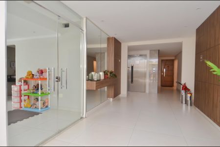 Apartamento à venda com 90m², 3 quartos e 2 vagas Apartamento à venda com 90m², 3 quartos e 2 vagasHall de entrada
