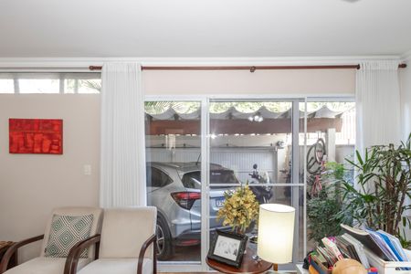Casa à venda com 156m², 3 quartos e 2 vagas Casa à venda com 156m², 3 quartos e 2 vagasSala