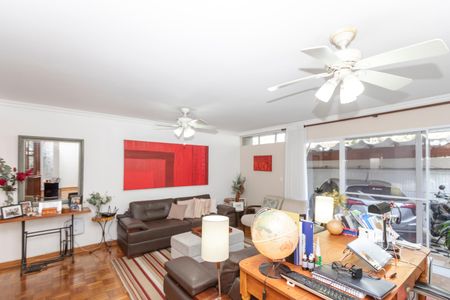 Casa à venda com 156m², 3 quartos e 2 vagas Casa à venda com 156m², 3 quartos e 2 vagasSala