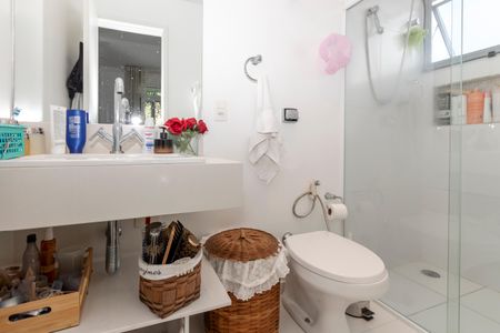 Casa à venda com 156m², 3 quartos e 2 vagas Casa à venda com 156m², 3 quartos e 2 vagasBanheiro da Suíte