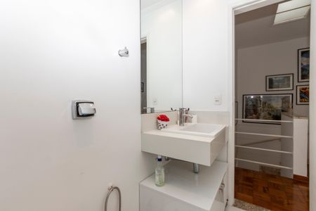 Casa à venda com 156m², 3 quartos e 2 vagas Casa à venda com 156m², 3 quartos e 2 vagasBanheiro Social