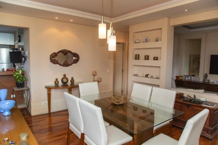 Apartamento à venda com 148m², 3 quartos e 3 vagas Apartamento à venda com 148m², 3 quartos e 3 vagasSala de Jantar