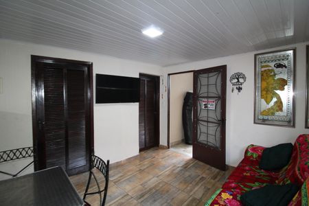 Casa à venda com 300m², 2 quartos e 2 vagasSala