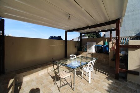 Casa à venda com 300m², 2 quartos e 2 vagasÁrea de Serviço