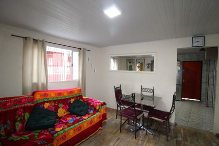 Casa à venda com 300m², 2 quartos e 2 vagasSala
