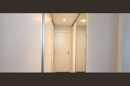 Apartamento à venda com 106m², 3 quartos e 2 vagasCloset Suíte 2