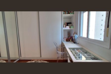 Apartamento à venda com 106m², 3 quartos e 2 vagasCloset Suíte 1