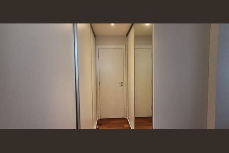 Apartamento à venda com 106m², 3 quartos e 2 vagasCloset Suíte 2