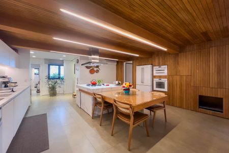 Apartamento à venda com 267m², 4 quartos e 4 vagas Apartamento à venda com 267m², 4 quartos e 4 vagasCozinha