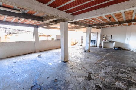 Casa à venda com 360m², 3 quartos e 3 vagas Casa à venda com 360m², 3 quartos e 3 vagasÁrea comum