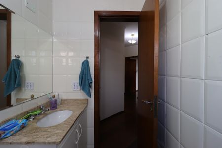 Apartamento à venda com 137m², 4 quartos e 2 vagasBanheiro Social