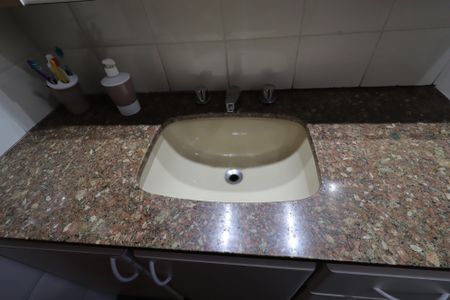 Apartamento à venda com 137m², 4 quartos e 2 vagasBanheiro da Suíte - Pia