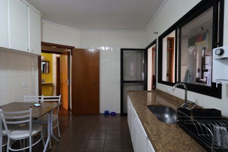 Apartamento à venda com 137m², 4 quartos e 2 vagasCozinha