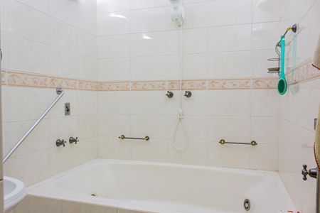 Casa à venda com 400m², 5 quartos e 4 vagasBanheiro da Suíte