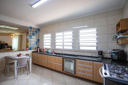 Casa à venda com 212m², 3 quartos e 3 vagas Casa à venda com 212m², 3 quartos e 3 vagasCozinha