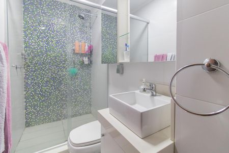 Casa de condomínio à venda com 182m², 3 quartos e 2 vagas Casa de condomínio à venda com 182m², 3 quartos e 2 vagasBanheiro Social