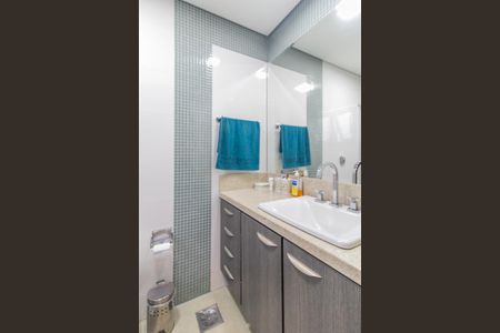 Casa de condomínio à venda com 182m², 3 quartos e 2 vagas Casa de condomínio à venda com 182m², 3 quartos e 2 vagasBanheiro da Suíte