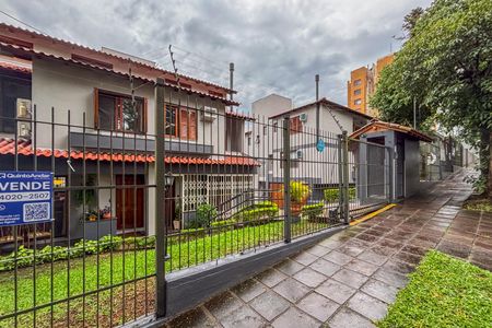 Casa de condomínio à venda com 182m², 3 quartos e 2 vagas Casa de condomínio à venda com 182m², 3 quartos e 2 vagasFachada