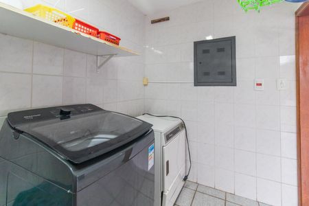 Casa de condomínio à venda com 182m², 3 quartos e 2 vagas Casa de condomínio à venda com 182m², 3 quartos e 2 vagasÁrea de Serviço