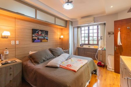 Casa de condomínio à venda com 182m², 3 quartos e 2 vagas Casa de condomínio à venda com 182m², 3 quartos e 2 vagasSuíte