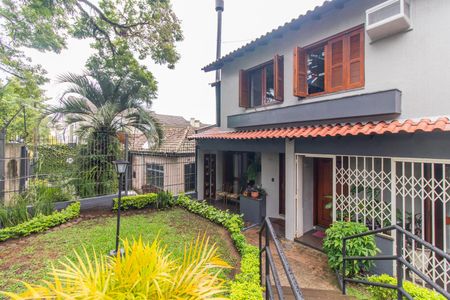 Casa de condomínio à venda com 182m², 3 quartos e 2 vagas Casa de condomínio à venda com 182m², 3 quartos e 2 vagasFachada