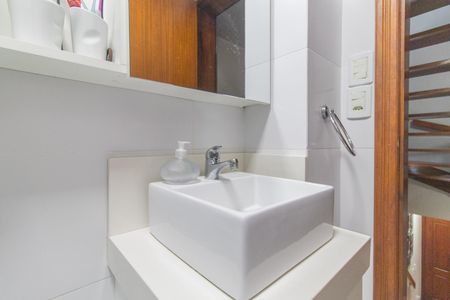 Casa de condomínio à venda com 182m², 3 quartos e 2 vagas Casa de condomínio à venda com 182m², 3 quartos e 2 vagasBanheiro Social