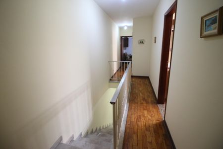 Casa à venda com 200m², 3 quartos e 2 vagasCorredor quartos