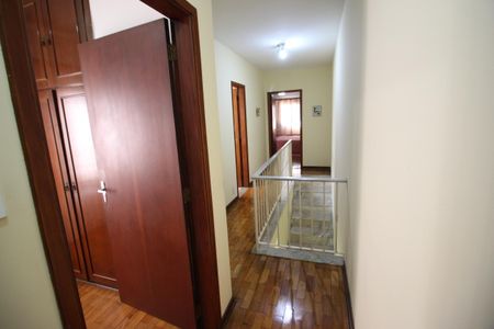 Casa à venda com 200m², 3 quartos e 2 vagasCorredor quartos