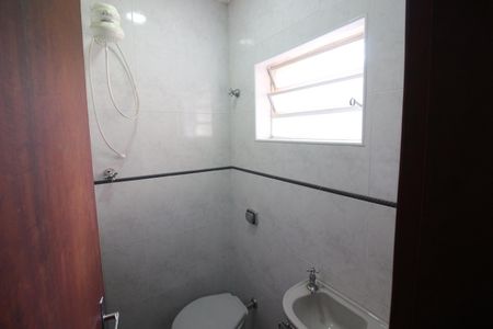 Casa à venda com 200m², 3 quartos e 2 vagasBanheiro de serviço