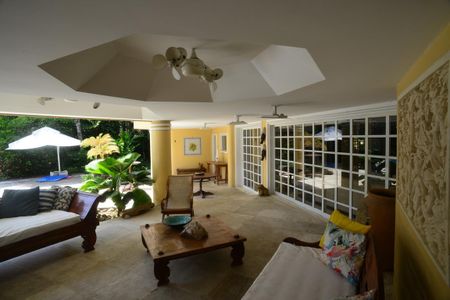 Casa à venda com 1032m², 5 quartos e 3 vagas Casa à venda com 1032m², 5 quartos e 3 vagasEspaço Gourmet