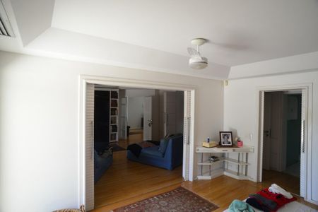 Casa à venda com 1032m², 5 quartos e 3 vagas Casa à venda com 1032m², 5 quartos e 3 vagasSuíte Principal