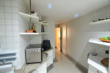 Casa à venda com 1032m², 5 quartos e 3 vagas Casa à venda com 1032m², 5 quartos e 3 vagasCozinha