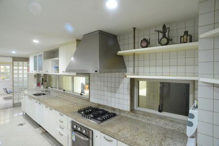 Casa à venda com 1032m², 5 quartos e 3 vagas Casa à venda com 1032m², 5 quartos e 3 vagasCozinha