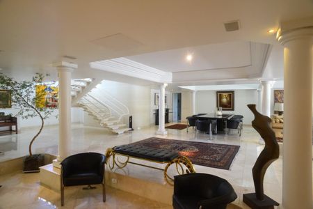 Casa à venda com 1032m², 5 quartos e 3 vagas Casa à venda com 1032m², 5 quartos e 3 vagasSala Principal