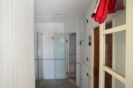 Casa à venda com 1032m², 5 quartos e 3 vagas Casa à venda com 1032m², 5 quartos e 3 vagasÁrea Externa - Sauna Vapor e Seca