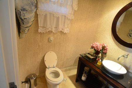 Casa à venda com 1032m², 5 quartos e 3 vagas Casa à venda com 1032m², 5 quartos e 3 vagasLavabo 1