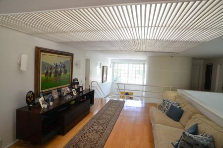 Casa à venda com 1032m², 5 quartos e 3 vagas Casa à venda com 1032m², 5 quartos e 3 vagasSala Superior