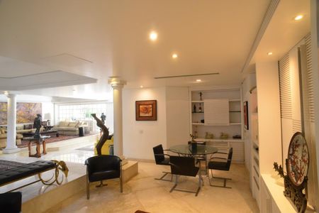 Casa à venda com 1032m², 5 quartos e 3 vagas Casa à venda com 1032m², 5 quartos e 3 vagasSala Principal