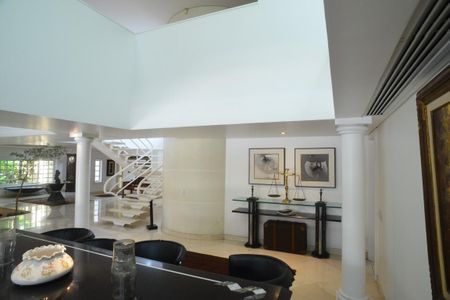 Casa à venda com 1032m², 5 quartos e 3 vagas Casa à venda com 1032m², 5 quartos e 3 vagasSala Principal