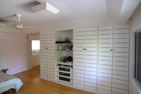 Casa à venda com 1032m², 5 quartos e 3 vagas Casa à venda com 1032m², 5 quartos e 3 vagasSuíte 2