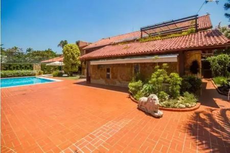 Casa à venda com 706m², 6 quartos e 2 vagas