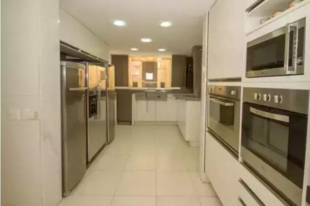 Casa à venda com 706m², 6 quartos e 2 vagas