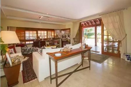 Casa à venda com 706m², 6 quartos e 2 vagas