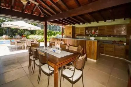 Casa à venda com 706m², 6 quartos e 2 vagas