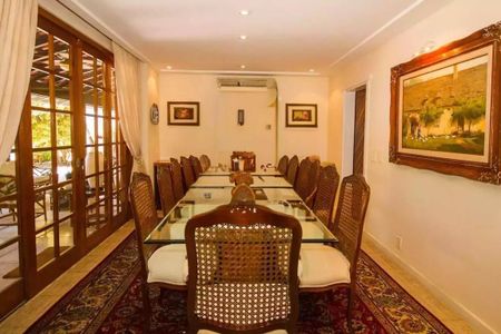 Casa à venda com 706m², 6 quartos e 2 vagas