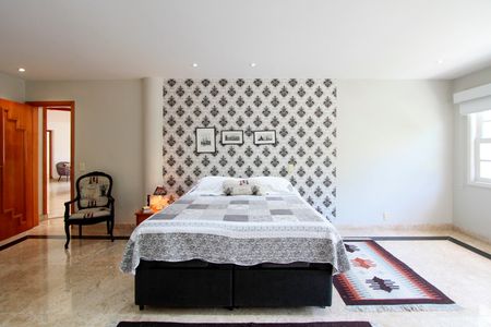 Casa à venda com 574m², 4 quartos e 7 vagasSuíte 1