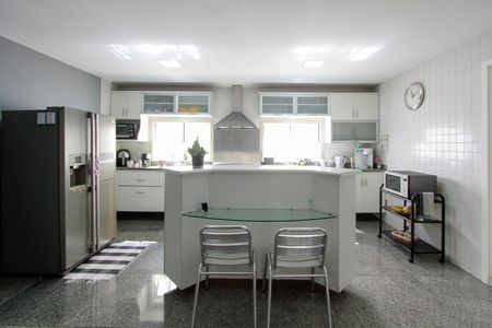 Casa à venda com 574m², 4 quartos e 7 vagasCozinha